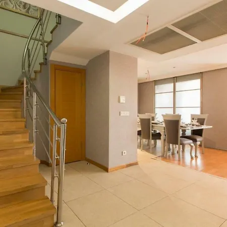 Cts Elysium Duplex Apt. 85 *